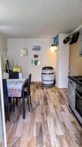 a kitchen and dining room with a table and a barrel at Loft le dueffe al capo in Palermo