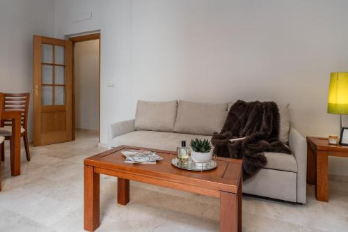 tuGuest Palacio de los Jerónimos Apartments