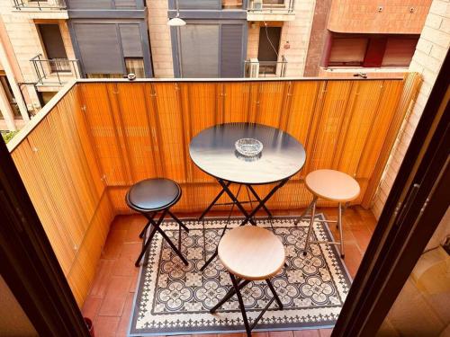 a balcony with a table and chairs on a balcony at Apartament Central Castellon! in Castellón de la Plana