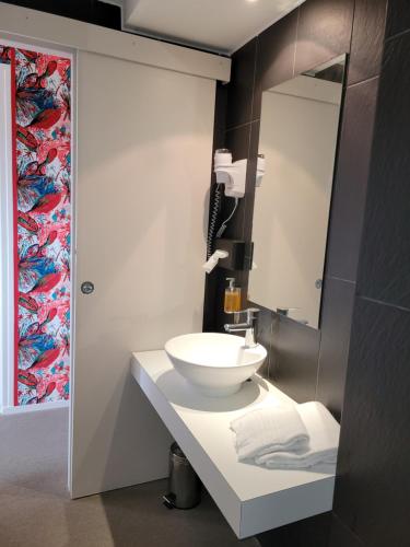 Un baño de Hôtel Port Haliguen
