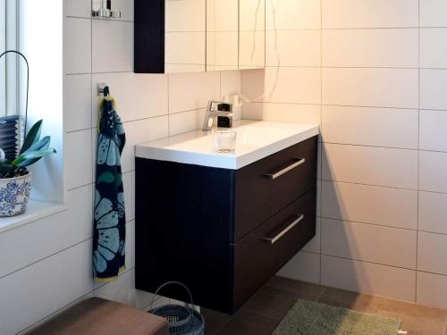 a small bathroom with a black and white sink at Holiday home Vesterøy II in Rød