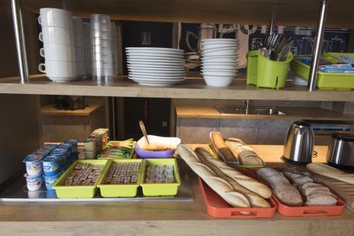 Makanan di atau berdekatan hotel