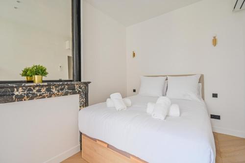 Sumptuous & Serene Parisian Flat