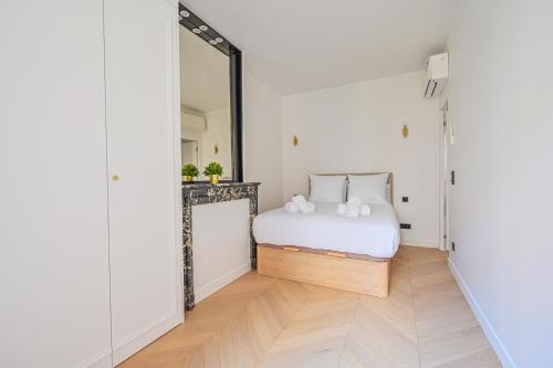 Sumptuous & Serene Parisian Flat