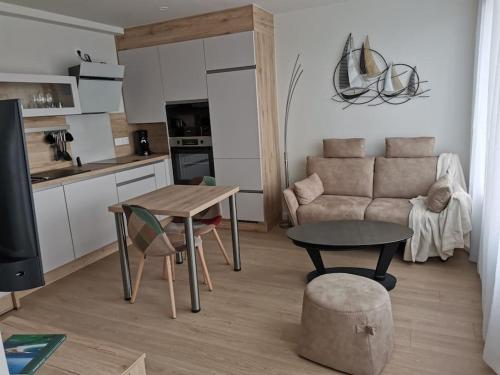 Kuchyň nebo kuchyňský kout v ubytování Le Stoubenn, raffiné et chaleureux