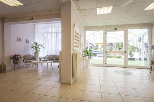 a lobby of a hospital with a waiting room at Hotel La Perla in Cervia