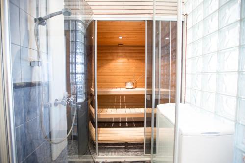 Phòng tắm tại Apartment Hotel Tampere MN