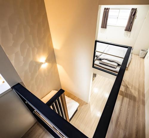 a stairwell in a tiny house at 匠の家 大阪城近くの高級感あふれる吹き抜けの家 A Luxurious Home with a Grand Atrium Near Osaka Castle in Osaka