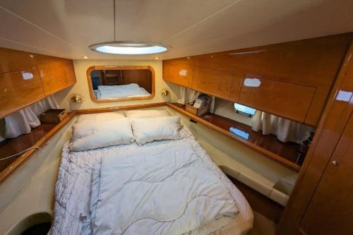 a small bed in the back of a boat at Le Sky Sailor, idéal Lions in Cannes