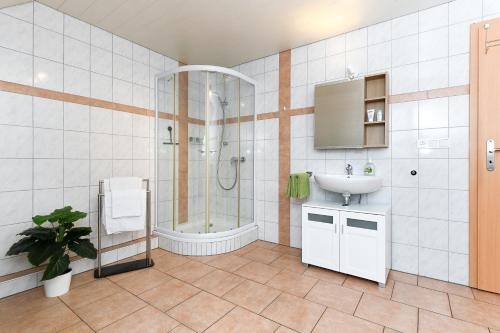Koupelna v ubytování Ferienwohnung Morgenrot im Haus Auszeit Crusoh