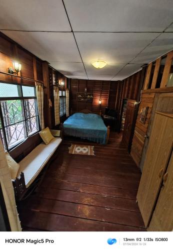 Katil atau katil-katil dalam bilik di House in the Forest Doisaket