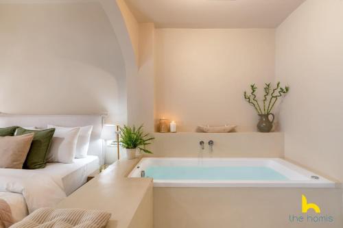 Romantic Luxury Hideaway Near Acropolis with Jacuzzi