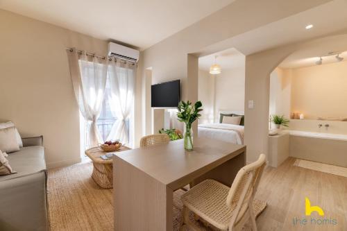 Romantic Luxury Hideaway Near Acropolis with Jacuzzi