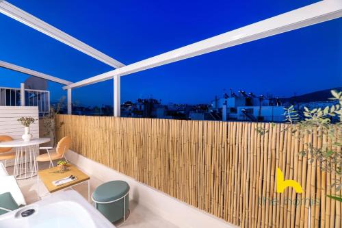 Athens Love Nest: City & Sea Views, Patio & Hottub