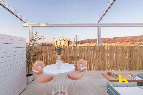 Athens Love Nest: City & Sea Views, Patio & Hottub