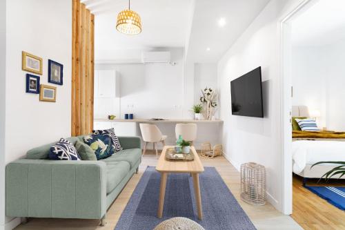 Modern & Stylish Hideaway Downtown near Acropolis & Metro