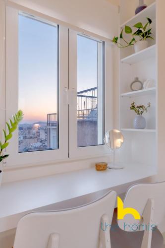 Athens Love Nest: City & Sea Views, Patio & Hottub