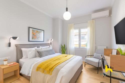 Posteľ alebo postele v izbe v ubytovaní Sun-Splashed 2-BDR Corner Apartment with Hillside views!