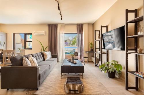 Acropolis View 2-Bedroom Apt, Minimal-Safari Vibe, Big Balcony!