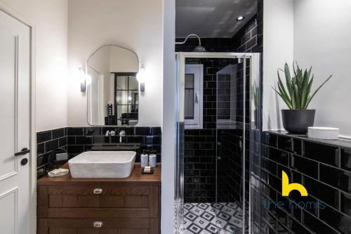 Athenian Elegance, Ensuite Whirlpool & Fireplace Near Acropolis