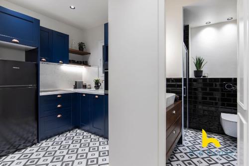 Athenian Elegance, Ensuite Whirlpool & Fireplace Near Acropolis