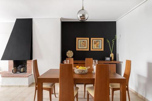Fresh Detailed Stylish Apartment at Acropolis