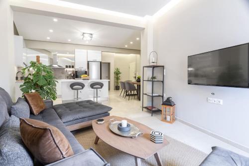 Deluxe 3-BDRM Urban-industrial Apt at Acropolis