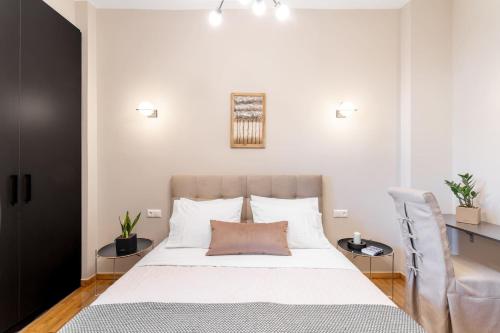 Deluxe 3-BDRM Urban-industrial Apt at Acropolis