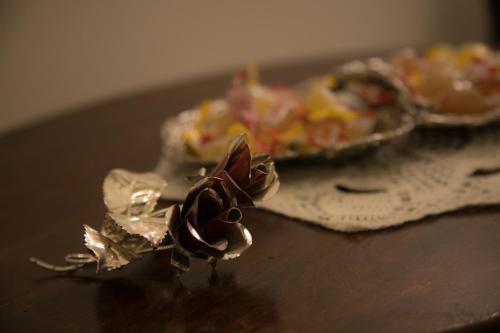 a ring on a table with a plate of food at La Regina di Spaccanapoli in Naples