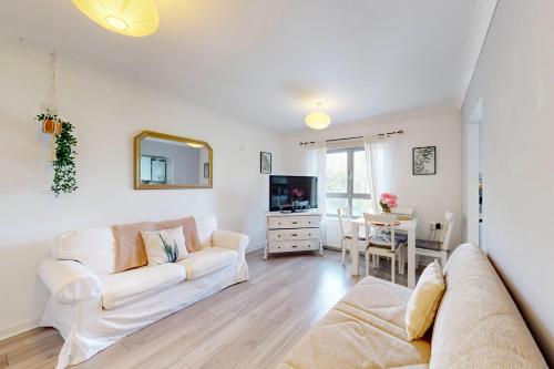 a living room with two white couches and a table at Modern 1 BD Apartment in London - 5 min to Station in London