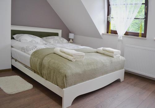 Katil atau katil-katil dalam bilik di Guest House Na Piętrze