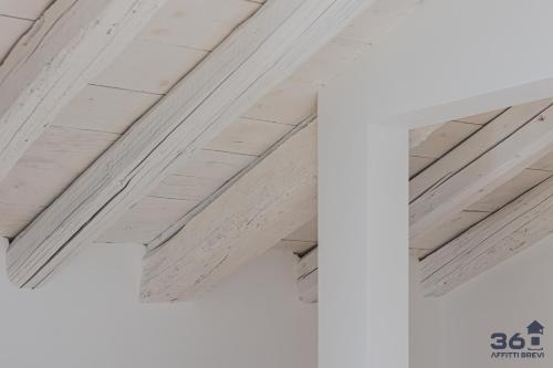 a ceiling in a room with white ceilings at Trieste 10min dal Centro Villa Privata con Jacuzzi in Trieste
