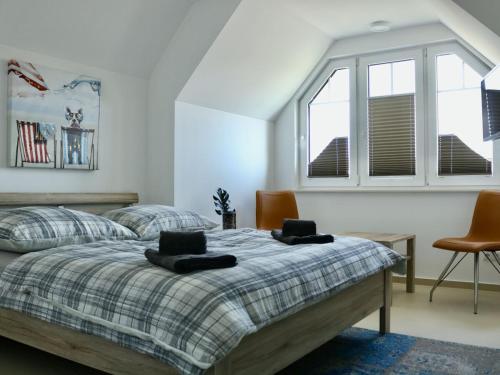 Postel nebo postele na pokoji v ubytování Yvette 1 - Idyllisches Ferienhaus - Ihr Platz für Erholung in Zingst