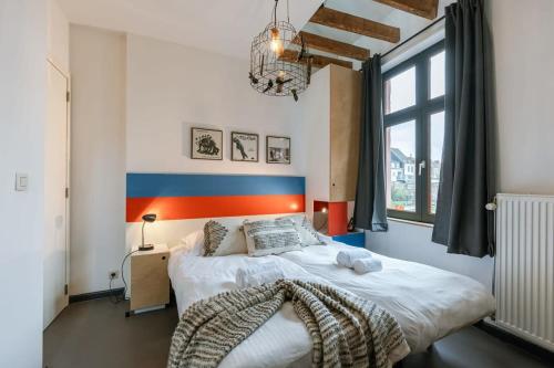 Posteľ alebo postele v izbe v ubytovaní Cozy retro apartment for 2 in the heart of Ghent