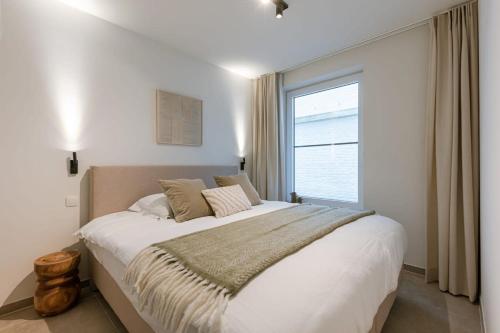 เตียงในห้องที่ Cozy ground-floor apartment with spacious terrace