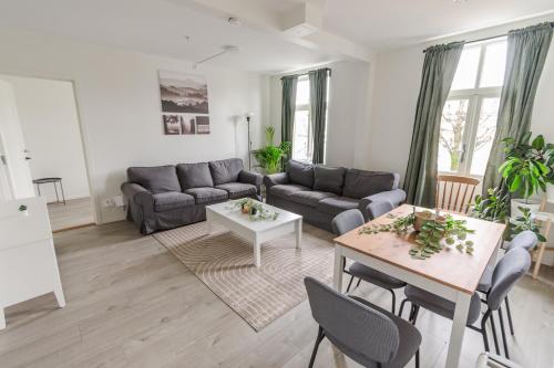 a living room with a couch and a table at 7 Soverom i hjertet av Bergen in Bergen