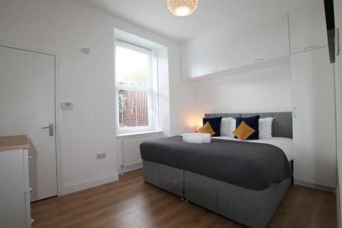 a bedroom with a large bed and a window at Superb One Bedroom Apartment in Dundee in Dundee