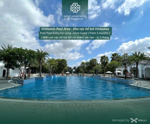una grande piscina in un resort di Chuỗi căn hộ Merci Apartment & Homestay - Vinhomes Imperia Hai Phong a Hai Phong