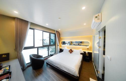 Postel nebo postele na pokoji v ubytování Lam Anh Hotel 6 Ngoại Giao Đoàn BT4-10