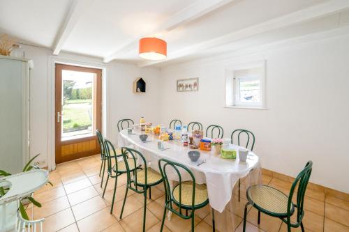 Photo de la galerie de l'établissement La Maison des Vacances - Maison avec grand jardin, à Lantic