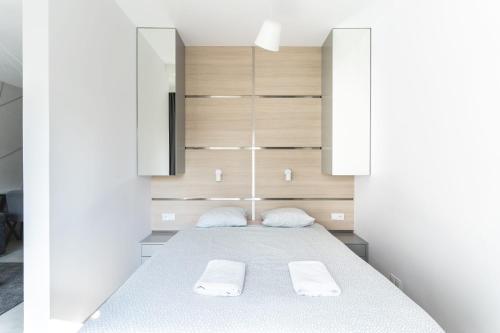 Ένα ή περισσότερα κρεβάτια σε δωμάτιο στο VipWarsawApartments Chalcedon Mennica Residence