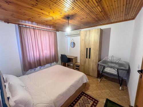 Postel nebo postele na pokoji v ubytování Villa Citadel Berat Castle