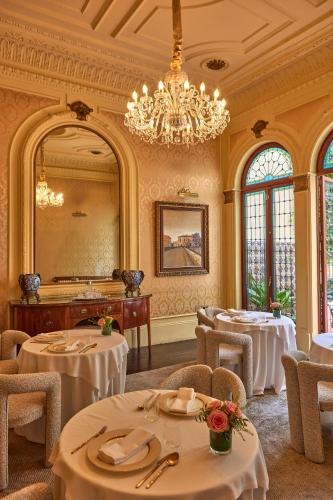 a dining room with tables and a chandelier at Palacio Ca Sa Galesa in Palma de Mallorca