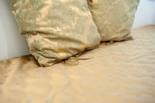 a bed with two pillows and a pillow at Villa Gasparini in Dolo