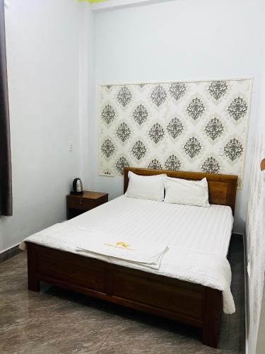 Postel nebo postele na pokoji v ubytování KHÁCH SẠN HOÀNG QUANG
