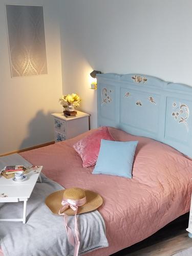 Zdjęcie z galerii obiektu La maison vanillier w mieście Saint-Cyr-du-Bailleul