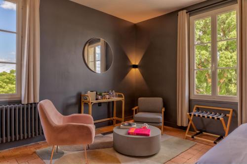 Χώρος καθιστικού στο Casa Mila & Spa - Maison d'Hôtes raffinée vue Loire, Spa & Piscine