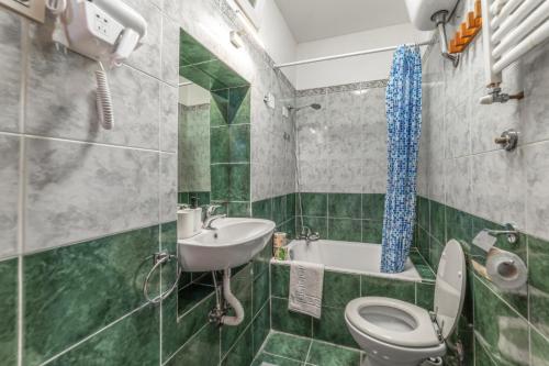a bathroom with a toilet and a sink and a shower at Casa Sincera - Policlinico Gemelli - Metro Battistini in Rome