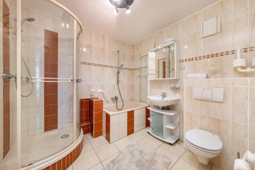 A bathroom at FeWo Seaside