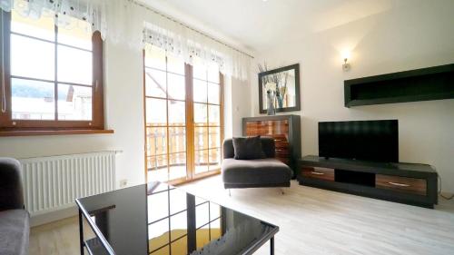 Μια τηλεόραση ή/και κέντρο ψυχαγωγίας στο Apartamenty Every Sky Nadrzeczna 2B